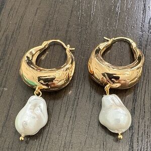 Elegant Gold Hoop Earrings with Pearl Drops